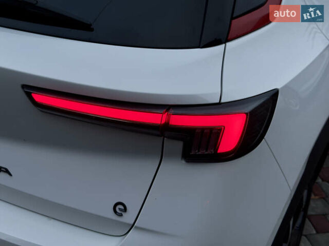 Белый Опель Mokka-e, объемом двигателя 0 л и пробегом 85 тыс. км за 15900 $, фото 37 на Automoto.ua