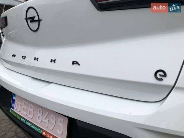Белый Опель Mokka-e, объемом двигателя 0 л и пробегом 35 тыс. км за 17000 $, фото 23 на Automoto.ua