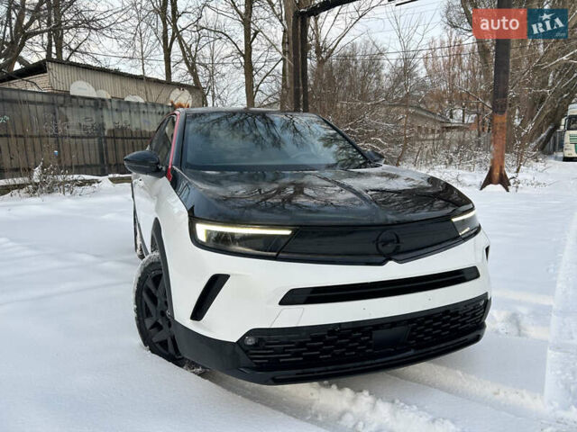 Белый Опель Mokka-e, объемом двигателя 0 л и пробегом 85 тыс. км за 16900 $, фото 8 на Automoto.ua