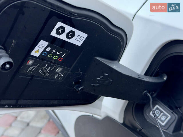 Белый Опель Mokka-e, объемом двигателя 0 л и пробегом 85 тыс. км за 15900 $, фото 35 на Automoto.ua