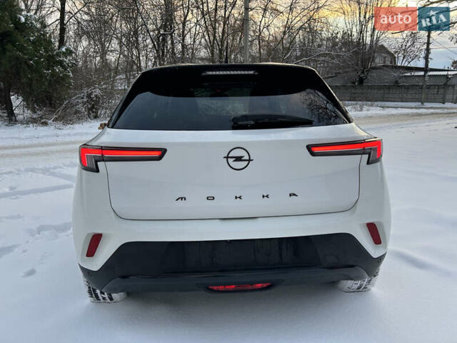 Белый Опель Mokka-e, объемом двигателя 0 л и пробегом 85 тыс. км за 16900 $, фото 4 на Automoto.ua