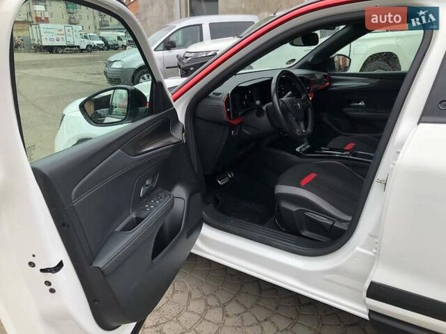 Белый Опель Mokka-e, объемом двигателя 0 л и пробегом 35 тыс. км за 17000 $, фото 37 на Automoto.ua