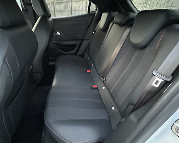 Белый Опель Mokka-e, объемом двигателя 0 л и пробегом 85 тыс. км за 16900 $, фото 18 на Automoto.ua