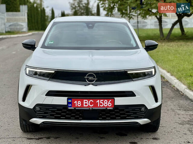 Белый Опель Mokka-e, объемом двигателя 0 л и пробегом 68 тыс. км за 16650 $, фото 4 на Automoto.ua