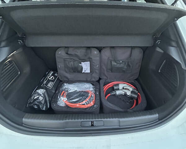 Белый Опель Mokka-e, объемом двигателя 0 л и пробегом 85 тыс. км за 16900 $, фото 10 на Automoto.ua