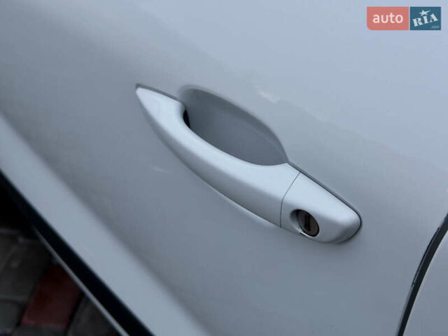 Белый Опель Mokka-e, объемом двигателя 0 л и пробегом 85 тыс. км за 15900 $, фото 16 на Automoto.ua