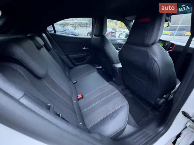 Белый Опель Mokka-e, объемом двигателя 0 л и пробегом 85 тыс. км за 15900 $, фото 41 на Automoto.ua