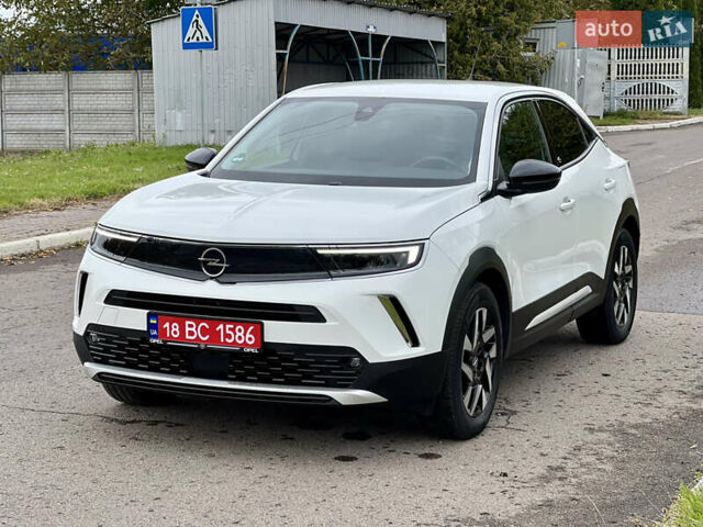 Белый Опель Mokka-e, объемом двигателя 0 л и пробегом 68 тыс. км за 16650 $, фото 2 на Automoto.ua