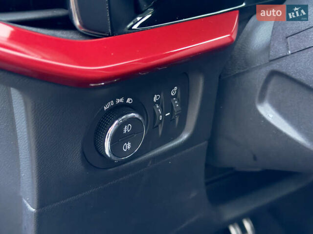 Белый Опель Mokka-e, объемом двигателя 0 л и пробегом 85 тыс. км за 15900 $, фото 21 на Automoto.ua