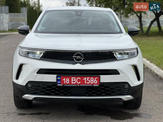 Белый Опель Mokka-e, объемом двигателя 0 л и пробегом 68 тыс. км за 16650 $, фото 6 на Automoto.ua