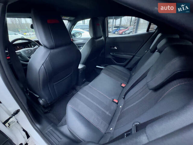 Белый Опель Mokka-e, объемом двигателя 0 л и пробегом 85 тыс. км за 15900 $, фото 32 на Automoto.ua