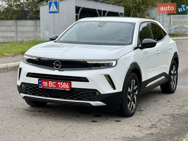 Белый Опель Mokka-e, объемом двигателя 0 л и пробегом 68 тыс. км за 16650 $, фото 1 на Automoto.ua