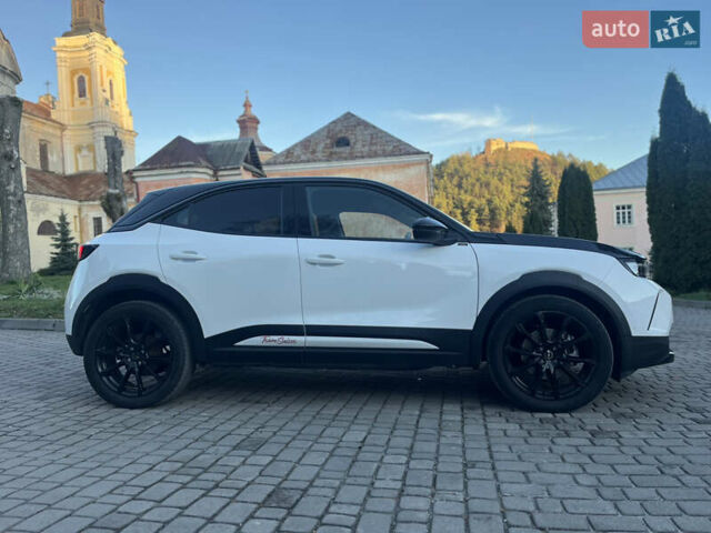 Белый Опель Mokka-e, объемом двигателя 0 л и пробегом 50 тыс. км за 16900 $, фото 2 на Automoto.ua