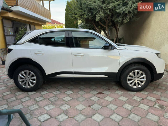 Белый Опель Mokka-e, объемом двигателя 0 л и пробегом 27 тыс. км за 15800 $, фото 11 на Automoto.ua