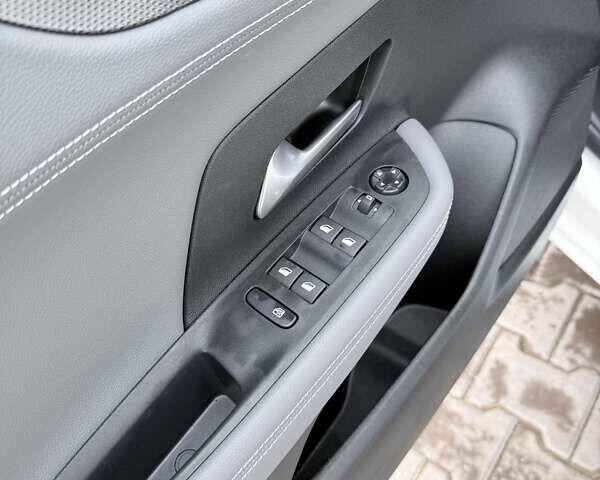 Білий Опель Mokka-e, об'ємом двигуна 0 л та пробігом 62 тис. км за 16400 $, фото 14 на Automoto.ua