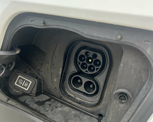 Белый Опель Mokka-e, объемом двигателя 0 л и пробегом 54 тыс. км за 15300 $, фото 16 на Automoto.ua