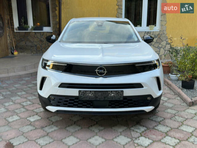 Белый Опель Mokka-e, объемом двигателя 0 л и пробегом 27 тыс. км за 15800 $, фото 2 на Automoto.ua