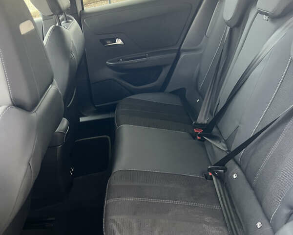 Белый Опель Mokka-e, объемом двигателя 0 л и пробегом 54 тыс. км за 15300 $, фото 18 на Automoto.ua