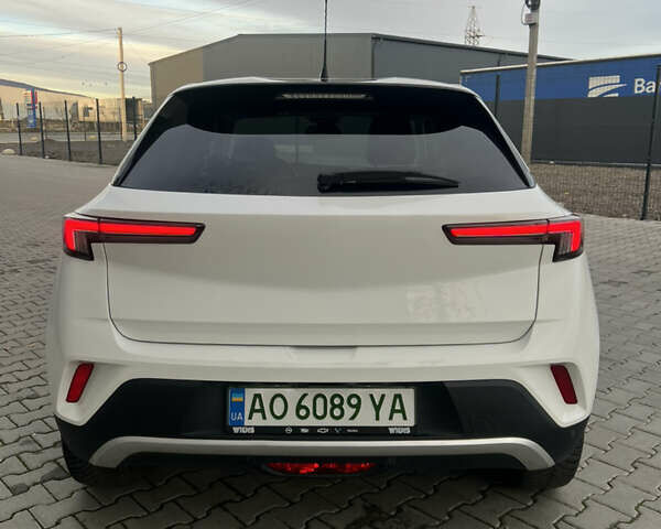 Белый Опель Mokka-e, объемом двигателя 0 л и пробегом 54 тыс. км за 15300 $, фото 8 на Automoto.ua