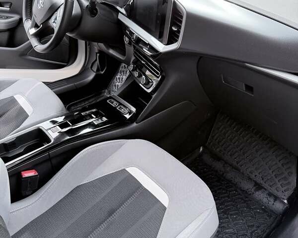 Білий Опель Mokka-e, об'ємом двигуна 0 л та пробігом 62 тис. км за 16400 $, фото 9 на Automoto.ua