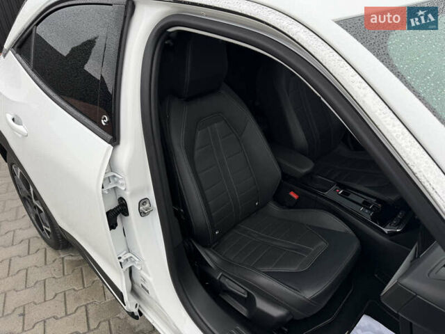 Белый Опель Mokka-e, объемом двигателя 0 л и пробегом 50 тыс. км за 16700 $, фото 53 на Automoto.ua