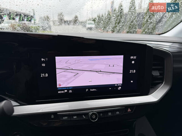 Белый Опель Mokka-e, объемом двигателя 0 л и пробегом 50 тыс. км за 16700 $, фото 4 на Automoto.ua