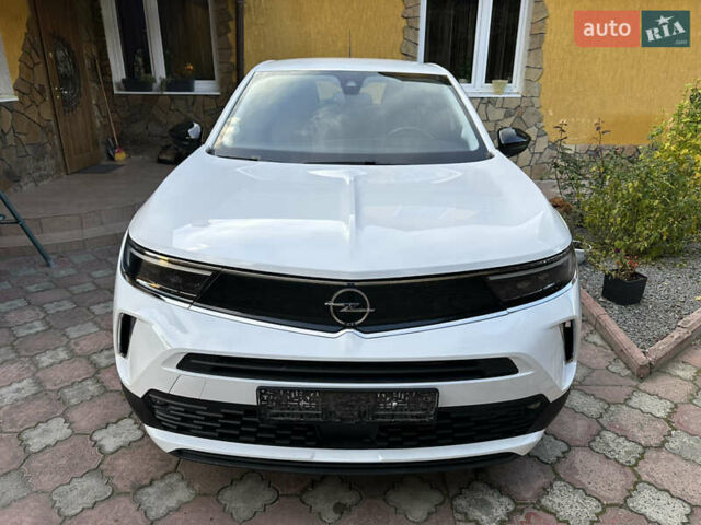 Белый Опель Mokka-e, объемом двигателя 0 л и пробегом 27 тыс. км за 15800 $, фото 1 на Automoto.ua