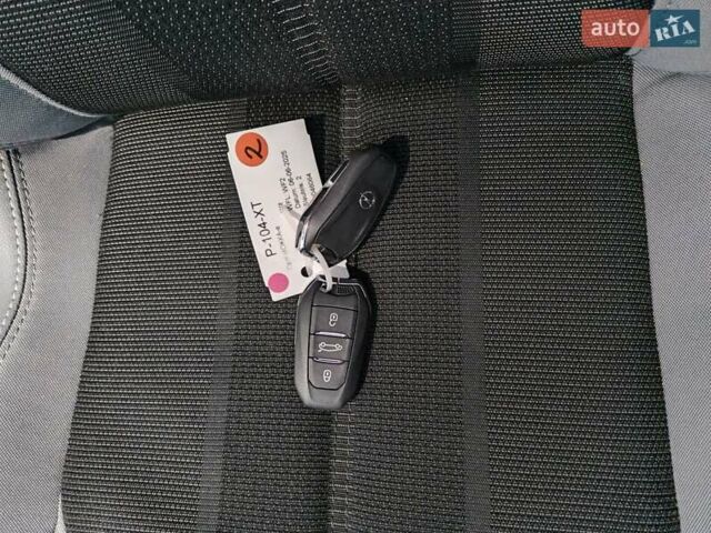 Белый Опель Mokka-e, объемом двигателя 0 л и пробегом 43 тыс. км за 15955 $, фото 15 на Automoto.ua