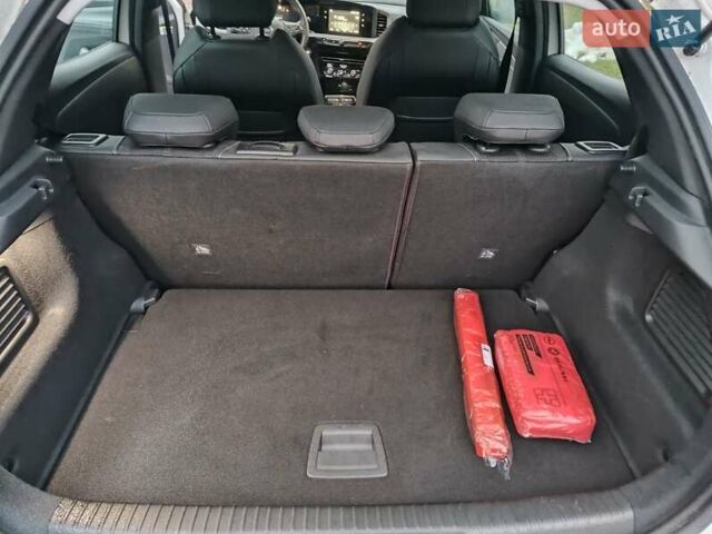 Белый Опель Mokka-e, объемом двигателя 0 л и пробегом 43 тыс. км за 15955 $, фото 12 на Automoto.ua