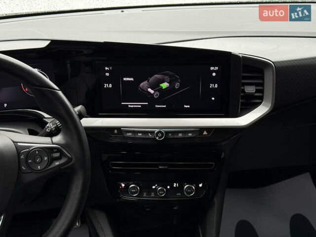 Белый Опель Mokka-e, объемом двигателя 0 л и пробегом 50 тыс. км за 16700 $, фото 60 на Automoto.ua
