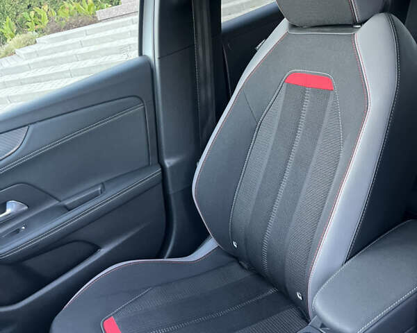 Белый Опель Mokka-e, объемом двигателя 0 л и пробегом 50 тыс. км за 16900 $, фото 18 на Automoto.ua