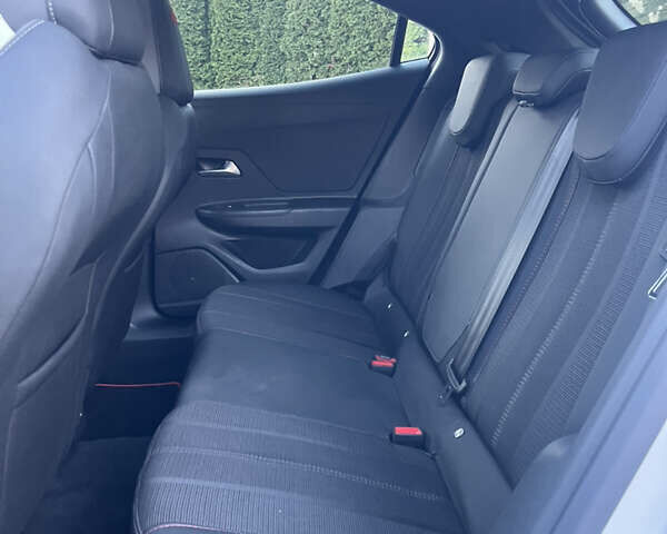 Белый Опель Mokka-e, объемом двигателя 0 л и пробегом 50 тыс. км за 16900 $, фото 19 на Automoto.ua