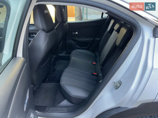 Белый Опель Mokka-e, объемом двигателя 0 л и пробегом 27 тыс. км за 15800 $, фото 19 на Automoto.ua