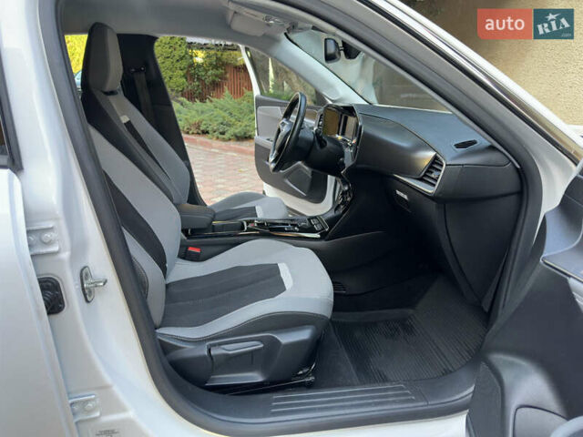 Білий Опель Mokka-e, об'ємом двигуна 0 л та пробігом 27 тис. км за 15500 $, фото 17 на Automoto.ua