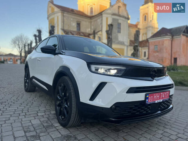 Белый Опель Mokka-e, объемом двигателя 0 л и пробегом 50 тыс. км за 16900 $, фото 1 на Automoto.ua