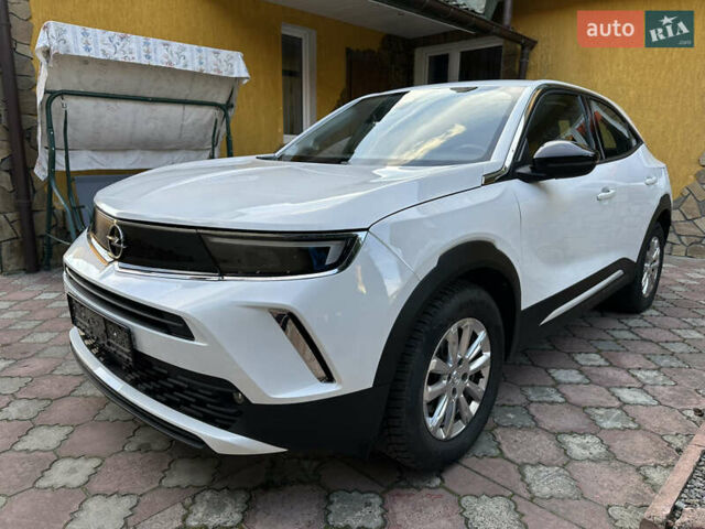 Белый Опель Mokka-e, объемом двигателя 0 л и пробегом 27 тыс. км за 15800 $, фото 6 на Automoto.ua