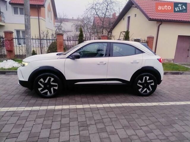 Белый Опель Mokka-e, объемом двигателя 0 л и пробегом 43 тыс. км за 15955 $, фото 3 на Automoto.ua