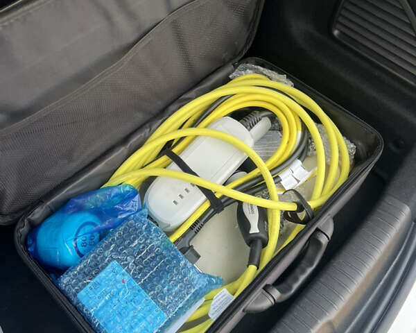 Белый Опель Mokka-e, объемом двигателя 0 л и пробегом 54 тыс. км за 15300 $, фото 31 на Automoto.ua