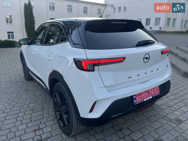 Белый Опель Mokka-e, объемом двигателя 0 л и пробегом 50 тыс. км за 16900 $, фото 7 на Automoto.ua