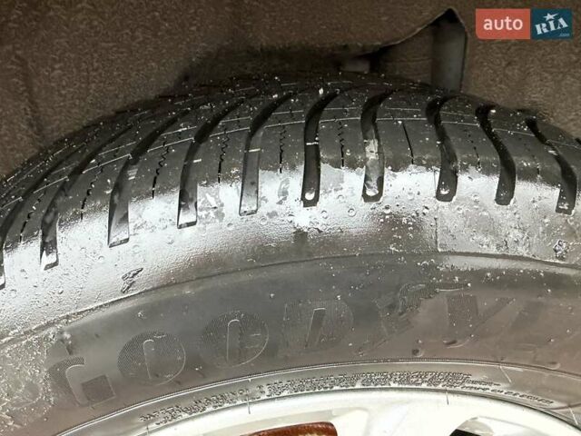 Белый Опель Mokka-e, объемом двигателя 0 л и пробегом 46 тыс. км за 16900 $, фото 7 на Automoto.ua