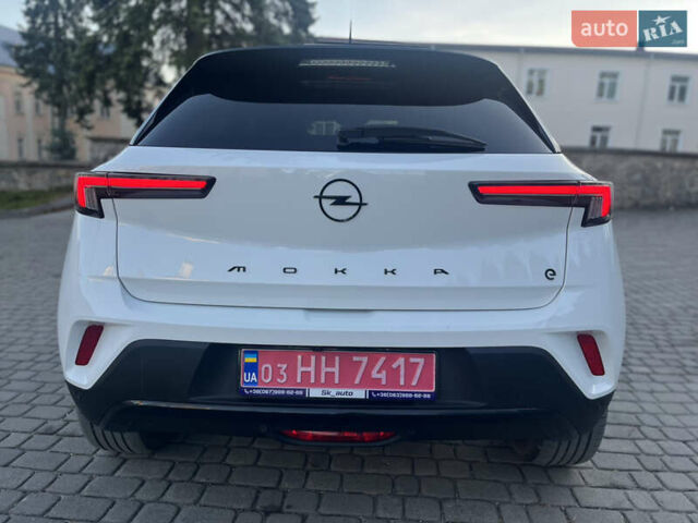 Белый Опель Mokka-e, объемом двигателя 0 л и пробегом 50 тыс. км за 16900 $, фото 6 на Automoto.ua