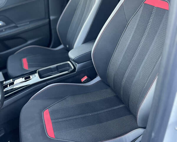 Белый Опель Mokka-e, объемом двигателя 0 л и пробегом 50 тыс. км за 16900 $, фото 16 на Automoto.ua