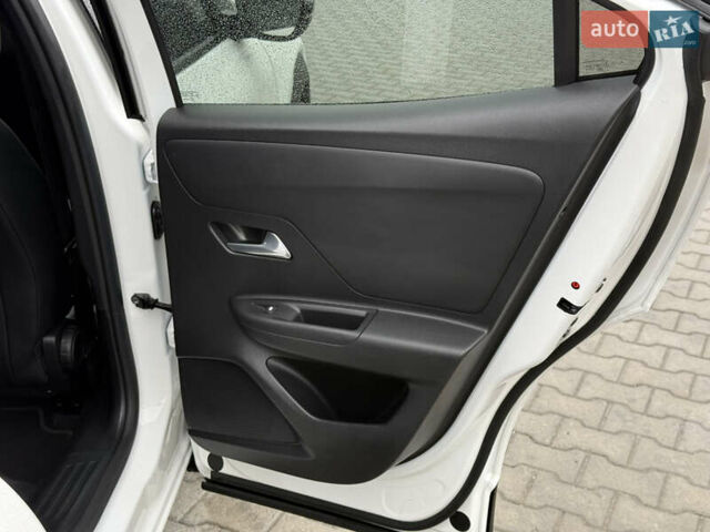 Белый Опель Mokka-e, объемом двигателя 0 л и пробегом 50 тыс. км за 16700 $, фото 71 на Automoto.ua