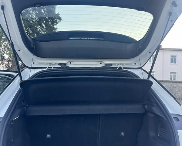 Белый Опель Mokka-e, объемом двигателя 0 л и пробегом 50 тыс. км за 16900 $, фото 20 на Automoto.ua