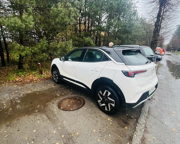 Белый Опель Mokka-e, объемом двигателя 0 л и пробегом 12 тыс. км за 19000 $, фото 5 на Automoto.ua