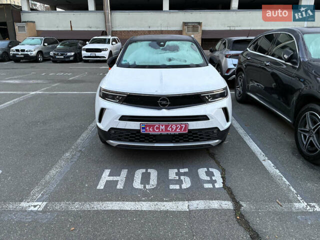 Белый Опель Mokka-e, объемом двигателя 0 л и пробегом 13 тыс. км за 19500 $, фото 1 на Automoto.ua