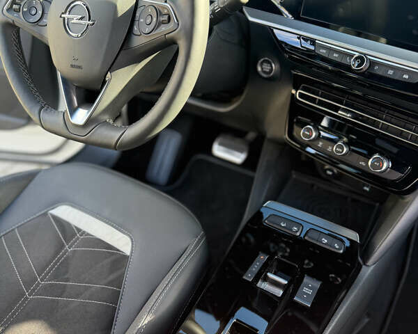 Білий Опель Mokka-e, об'ємом двигуна 0 л та пробігом 1 тис. км за 27315 $, фото 20 на Automoto.ua