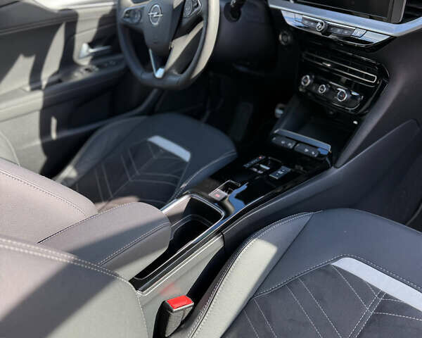 Білий Опель Mokka-e, об'ємом двигуна 0 л та пробігом 1 тис. км за 27315 $, фото 19 на Automoto.ua