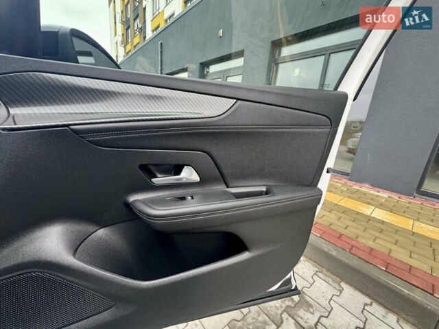 Белый Опель Mokka-e, объемом двигателя 0 л и пробегом 14 тыс. км за 18900 $, фото 19 на Automoto.ua