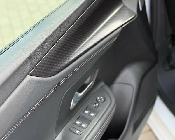 Білий Опель Mokka-e, об'ємом двигуна 0 л та пробігом 1 тис. км за 27315 $, фото 16 на Automoto.ua